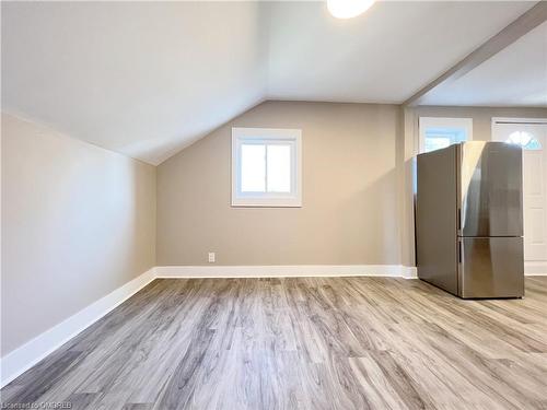 32 Garnet Street, St. Catharines, ON - Indoor Photo Showing Other Room