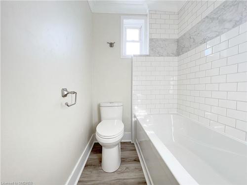 32 Garnet Street, St. Catharines, ON - Indoor Photo Showing Bathroom