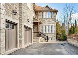 2431 Old Carriage Road  Mississauga, ON L5C 1Y6