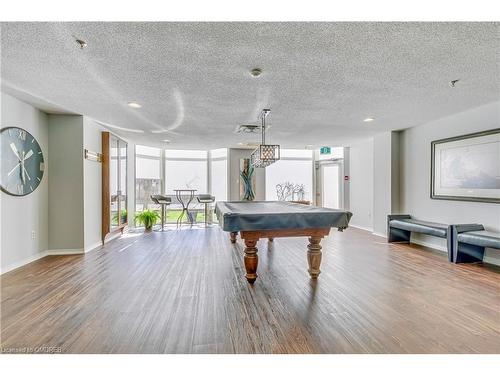 617-2511 Lakeshore Road W, Oakville, ON - Indoor Photo Showing Other Room
