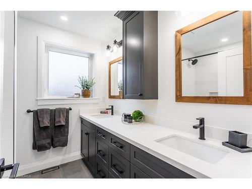 375 George Street, Milton, ON - Indoor Photo Showing Bathroom