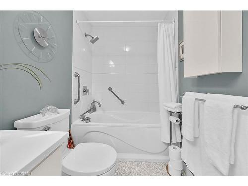 1109-1240 Marlborough Court, Oakville, ON - Indoor Photo Showing Bathroom