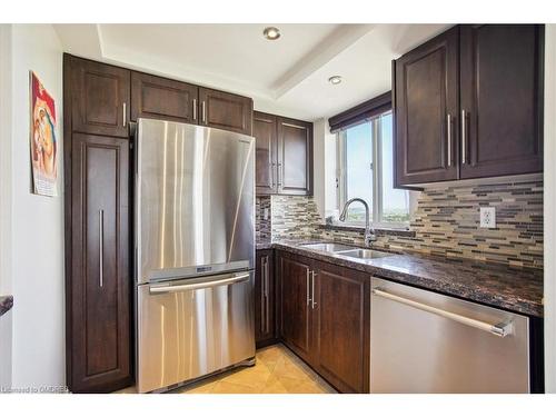 904-1360 Rathburn Road E, Mississauga, ON - Indoor Photo Showing Kitchen With Stainless Steel Kitchen With Double Sink