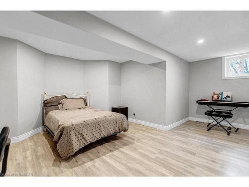 7676 Leslie Road W, Puslinch, ON - Indoor Photo Showing Bedroom