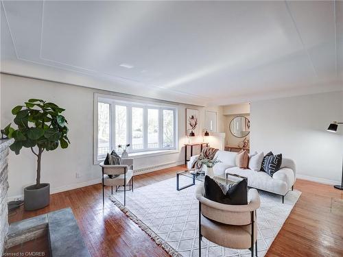 3 Dundana Avenue, Hamilton, ON - Indoor Photo Showing Living Room