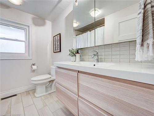 3 Dundana Avenue, Hamilton, ON - Indoor Photo Showing Bathroom