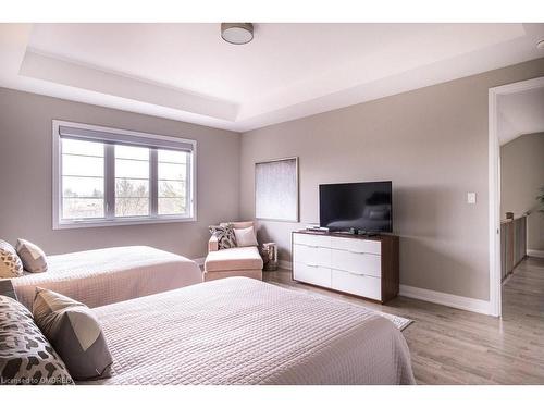1456 Ford Strathy Crescent, Oakville, ON - Indoor Photo Showing Bedroom
