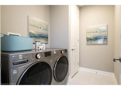 1456 Ford Strathy Crescent, Oakville, ON - Indoor Photo Showing Laundry Room