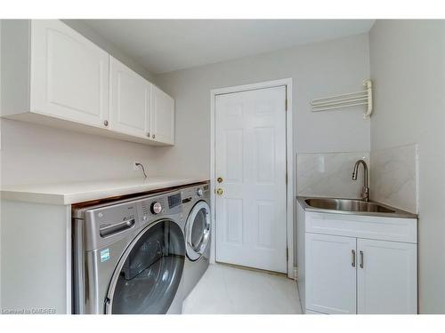1152 Montrose Abbey Drive, Oakville, ON - Indoor Photo Showing Laundry Room