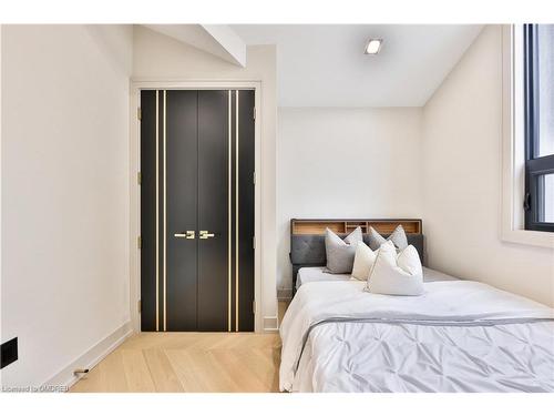 55 West 22Nd Street, Hamilton, ON - Indoor Photo Showing Bedroom