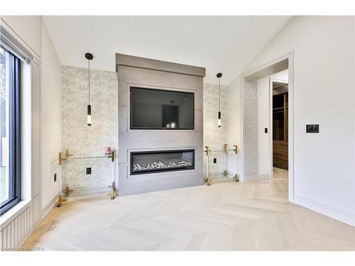 55 West 22Nd Street, Hamilton, ON - Indoor Photo Showing Living Room With Fireplace