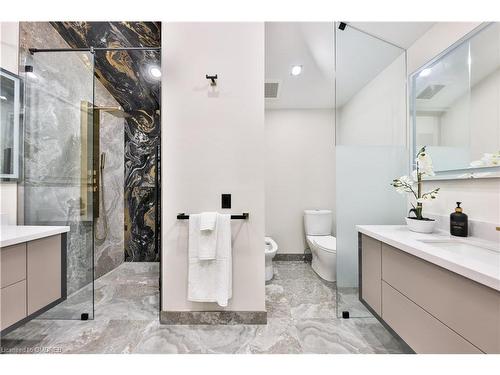 55 West 22Nd Street, Hamilton, ON - Indoor Photo Showing Bathroom