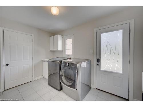 1394 Hazelton Boulevard, Burlington, ON - Indoor Photo Showing Laundry Room