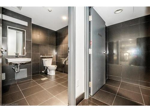 816-38 Dan Leckie Way, Toronto, ON - Indoor Photo Showing Bathroom