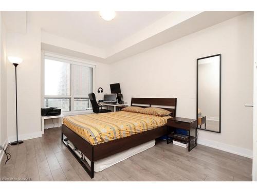 404-150 Oak Park Boulevard, Oakville, ON - Indoor Photo Showing Bedroom