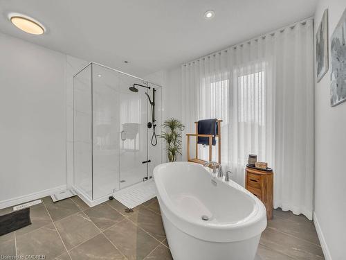 80 Arlington Parkway, Paris, ON - Indoor Photo Showing Bathroom