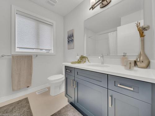 80 Arlington Parkway, Paris, ON - Indoor Photo Showing Bathroom