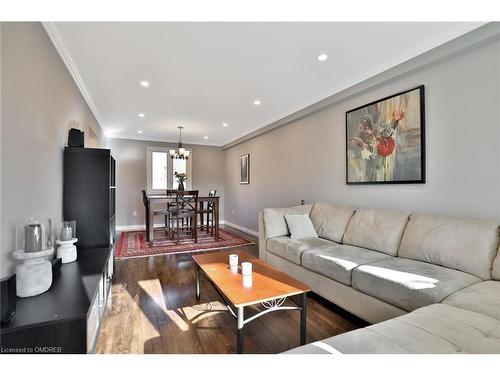 3521 Toffee Street, Burlington, ON - Indoor Photo Showing Living Room