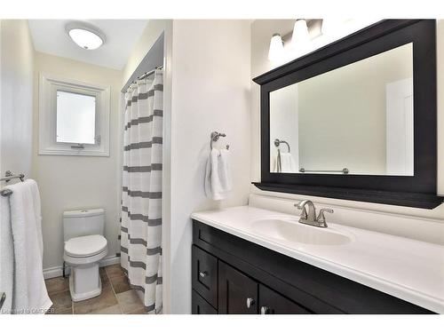 3521 Toffee Street, Burlington, ON - Indoor Photo Showing Bathroom