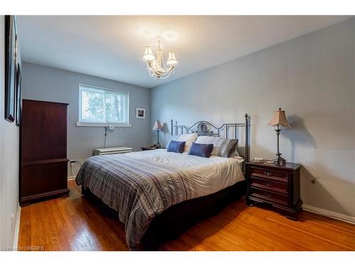 1948 Foxcroft Avenue, Mississauga, ON - Indoor Photo Showing Bedroom