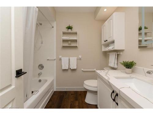 30-222 Fellowes Crescent, Waterdown, ON - Indoor Photo Showing Bathroom