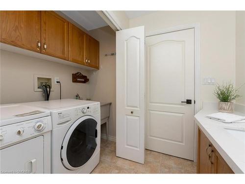 30-222 Fellowes Crescent, Waterdown, ON - Indoor Photo Showing Laundry Room