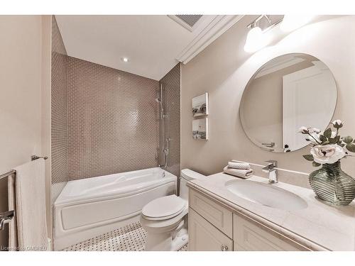 1252 Donlea Crescent, Oakville, ON - Indoor Photo Showing Bathroom