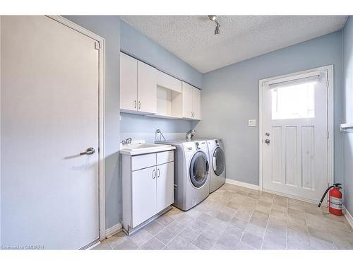 1237 Old Colony Road, Oakville, ON - Indoor Photo Showing Laundry Room