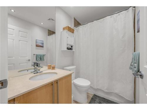 1104-2379 Central Park Drive, Oakville, ON - Indoor Photo Showing Bathroom