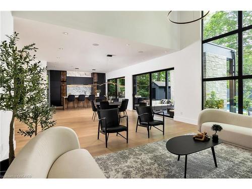 2102 Glenforest Crescent, Oakville, ON - Indoor Photo Showing Living Room