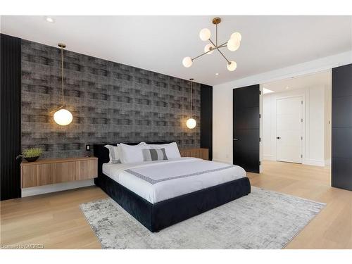 2102 Glenforest Crescent, Oakville, ON - Indoor Photo Showing Bedroom
