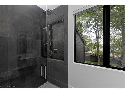 2102 Glenforest Crescent, Oakville, ON - Indoor Photo Showing Bathroom