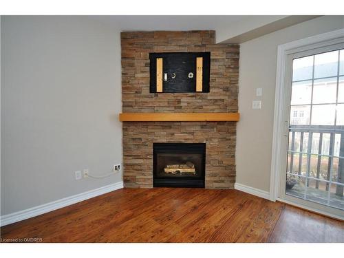 92-3480 Upper Middle Road, Burlington, ON - Indoor Photo Showing Living Room With Fireplace