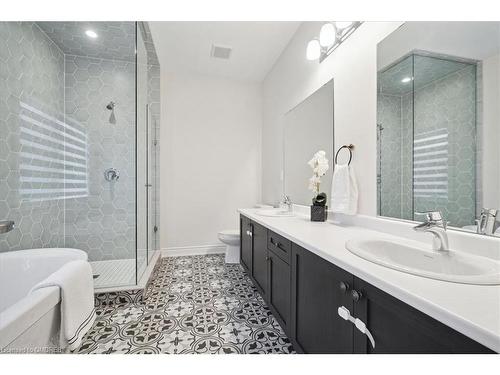 37 Boulton Trail, Oakville, ON - Indoor Photo Showing Bathroom
