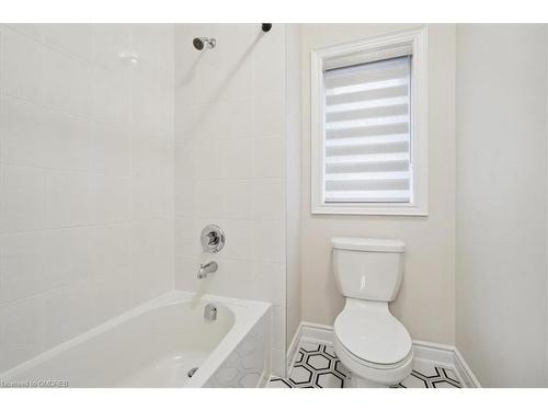 37 Boulton Trail, Oakville, ON - Indoor Photo Showing Bathroom