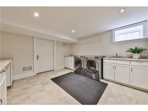 469 Maple Grove Drive, Oakville, ON - Indoor Photo Showing Laundry Room