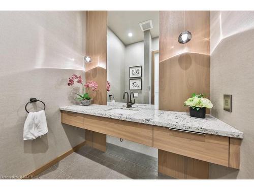 646 West Oval Drive, Burlington, ON - Indoor Photo Showing Bathroom