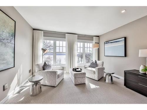646 West Oval Drive, Burlington, ON - Indoor Photo Showing Living Room
