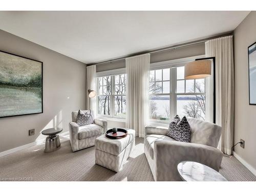 646 West Oval Drive, Burlington, ON - Indoor Photo Showing Living Room