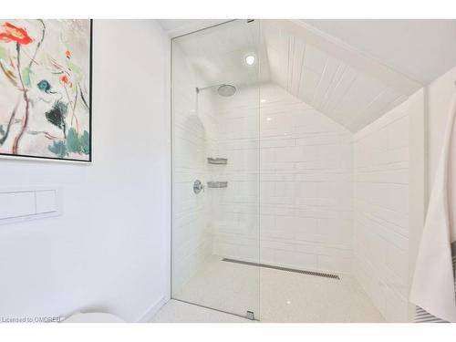 646 West Oval Drive, Burlington, ON - Indoor Photo Showing Bathroom