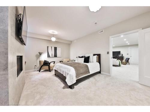 646 West Oval Drive, Burlington, ON - Indoor Photo Showing Bedroom