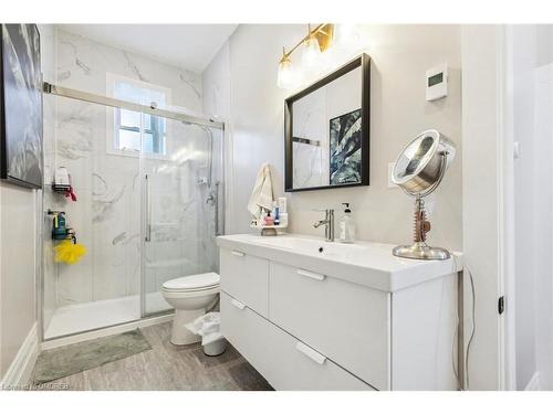 16 Ramore Street, Cambridge, ON - Indoor Photo Showing Bathroom