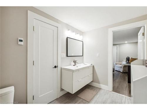 16 Ramore Street, Cambridge, ON - Indoor Photo Showing Bathroom