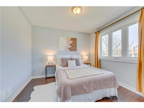2193 Pell Crescent, Oakville, ON - Indoor Photo Showing Bedroom