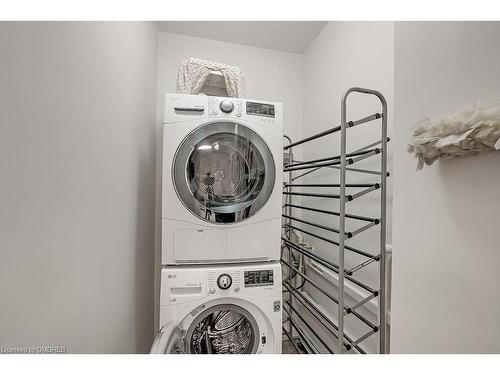 1013-1400 Dixie Road W, Mississauga, ON - Indoor Photo Showing Laundry Room