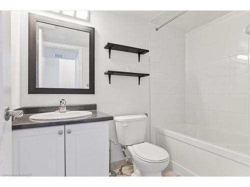 121-2441 Greenwich Drive, Oakville, ON - Indoor Photo Showing Bathroom