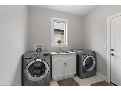 21 Sycamore Drive N, Tillsonburg, ON - Indoor Photo Showing Laundry Room