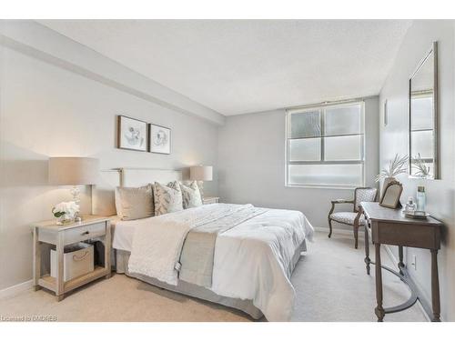1108-5280 Lakeshore Road, Burlington, ON - Indoor Photo Showing Bedroom