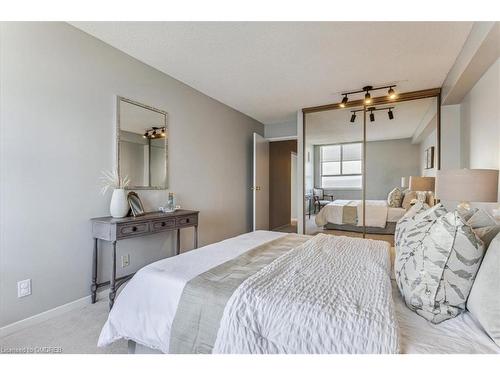 1108-5280 Lakeshore Road, Burlington, ON - Indoor Photo Showing Bedroom