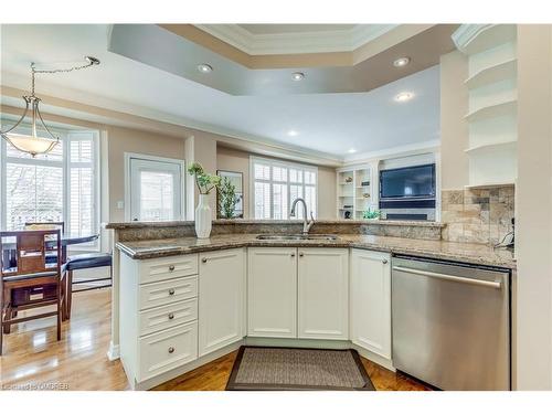 2018 Heatherwood Drive, Oakville, ON - Indoor Photo Showing Kitchen With Upgraded Kitchen